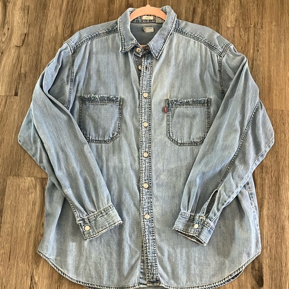 UPCYCLED Levi’s Denim Shirt w/Labradoodle Golden Doodle Colorful. XL (men’s L). - Picture 6 of 10